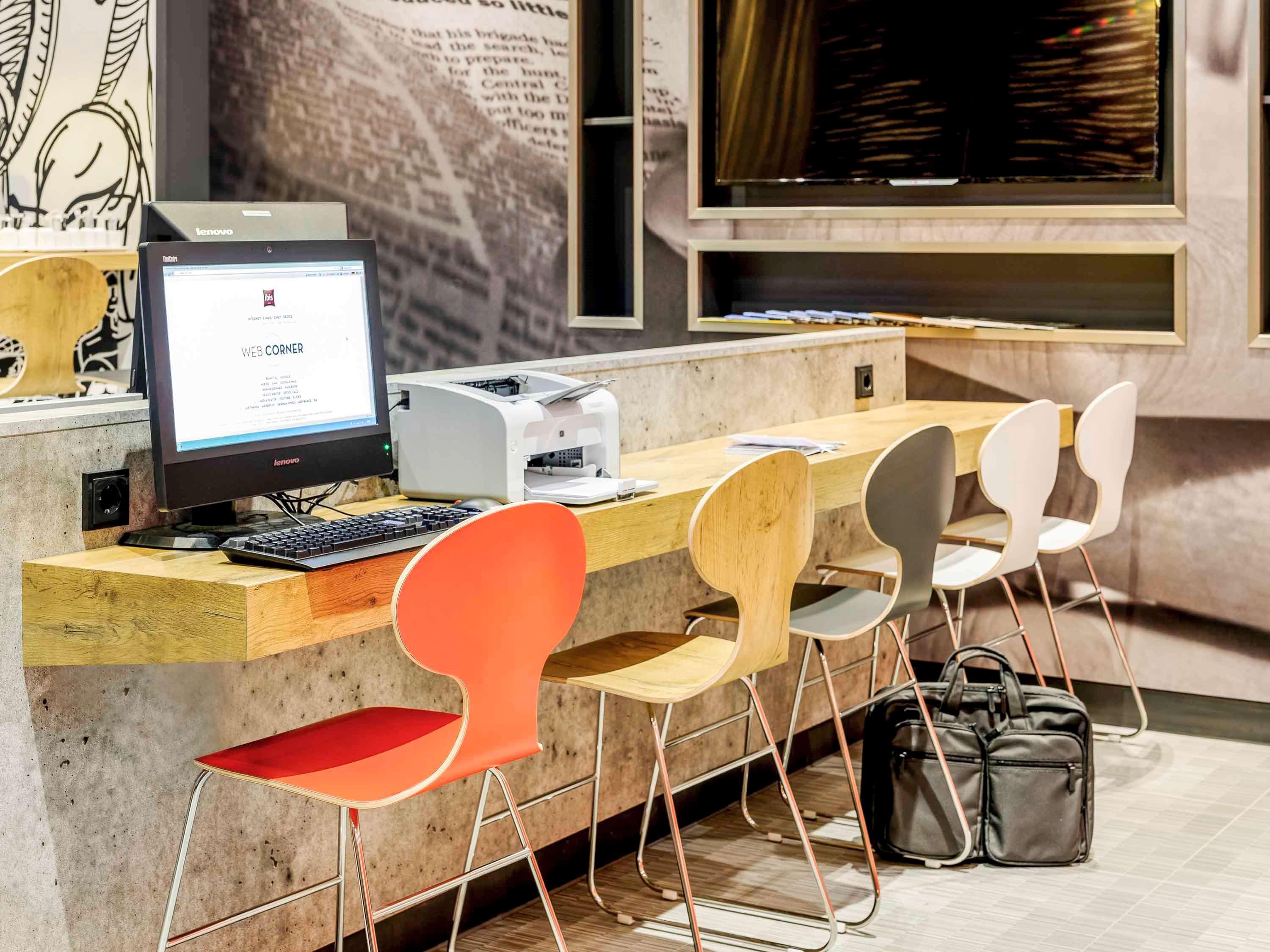 Ibis Hauptbahnhof Hotel 3*
