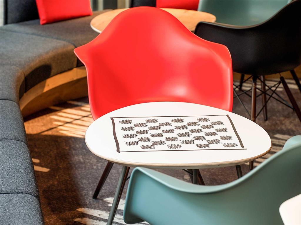 Ibis Hauptbahnhof Hotel 3*