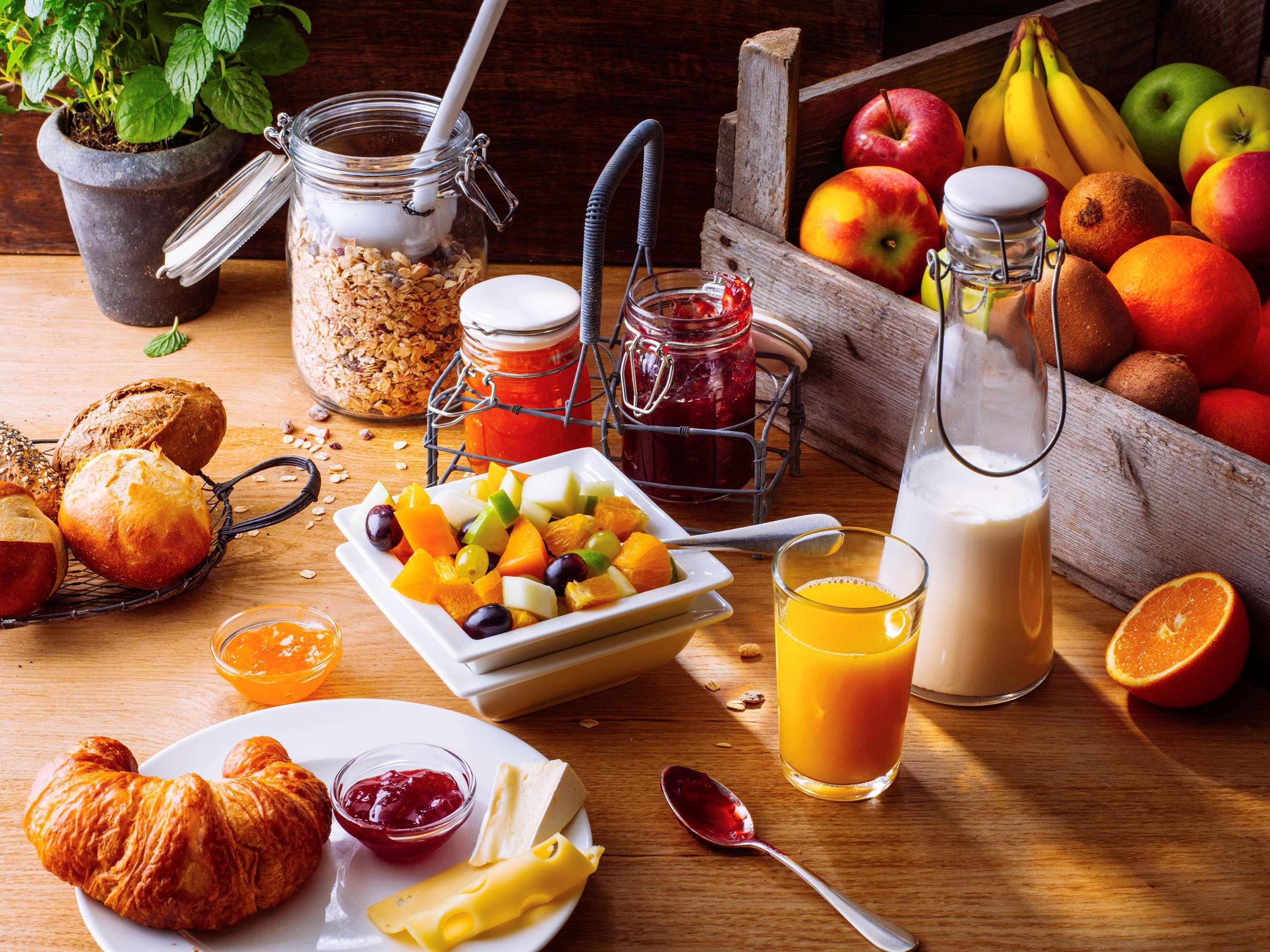 Ibis Hauptbahnhof Hotel 3*