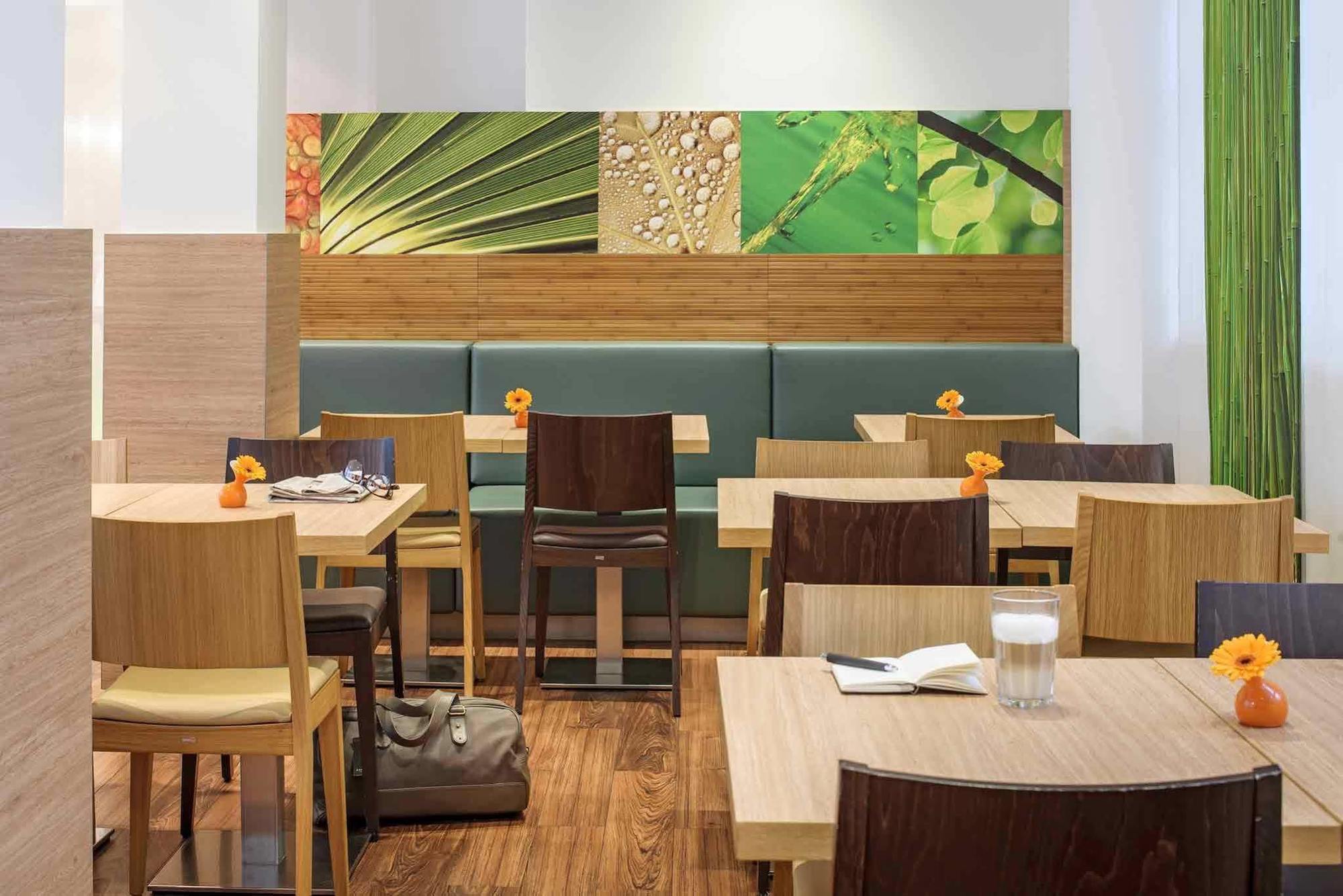 Ibis Hauptbahnhof Hotel 3*